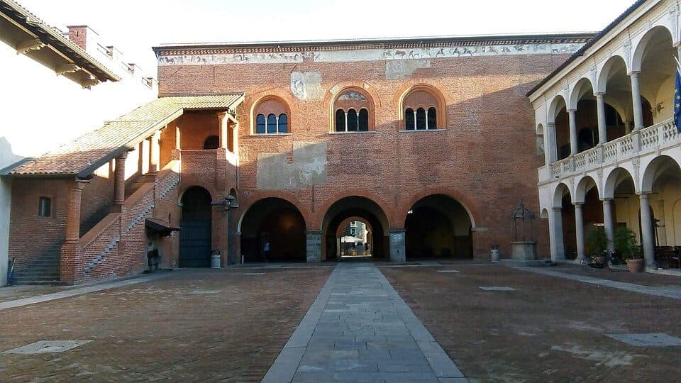 Cortile del Broletto, Novara