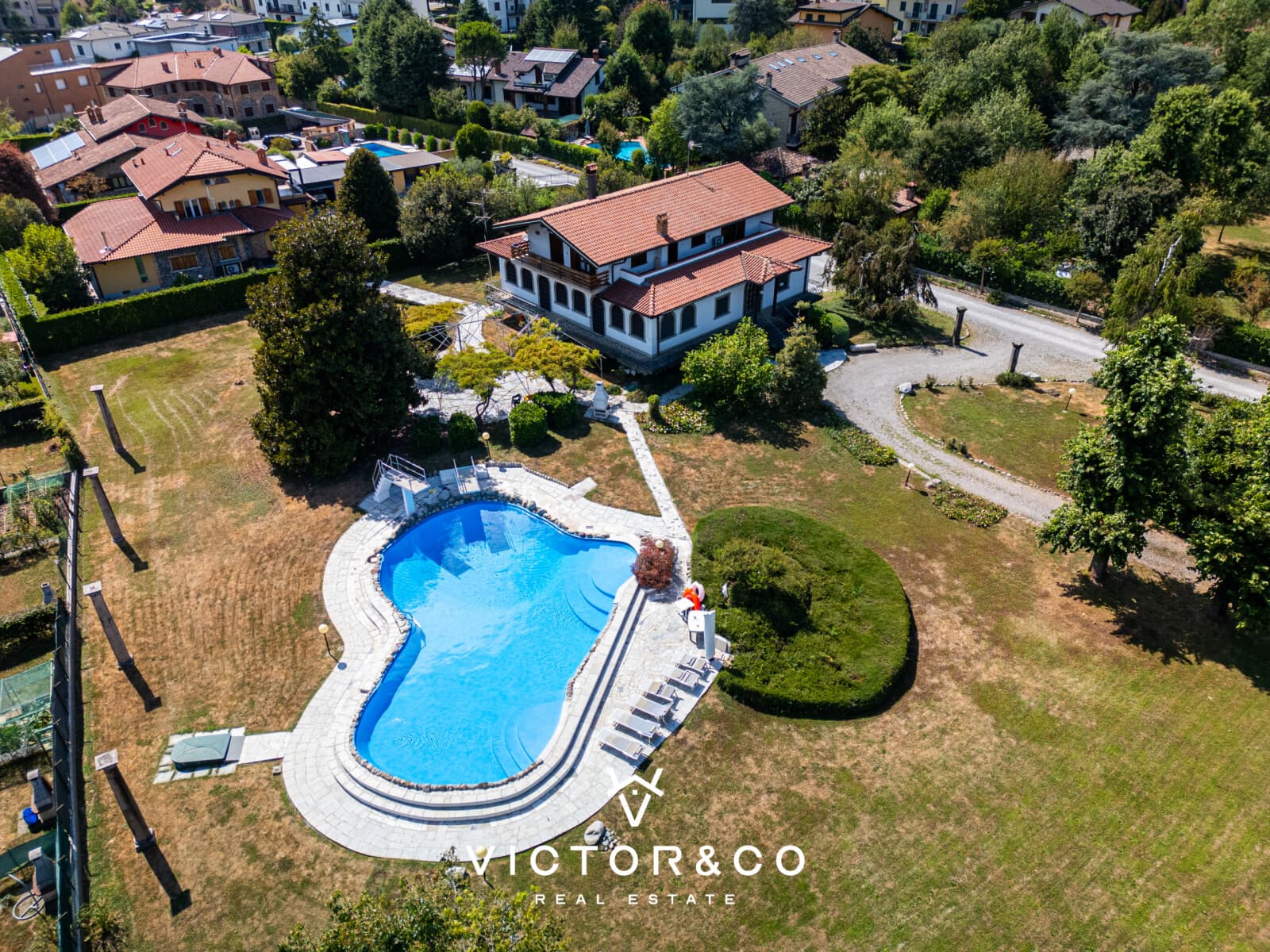 Villa con piscina, vista aerea