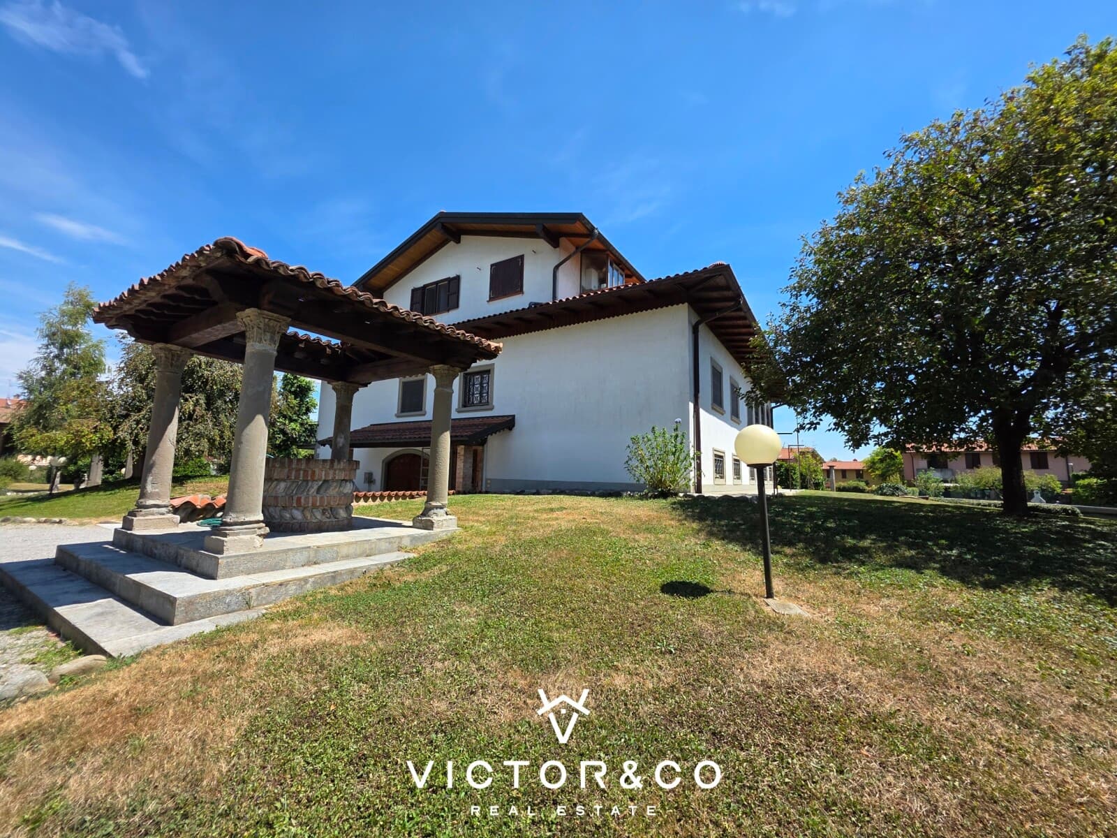 Villa bifamiliare con giardino