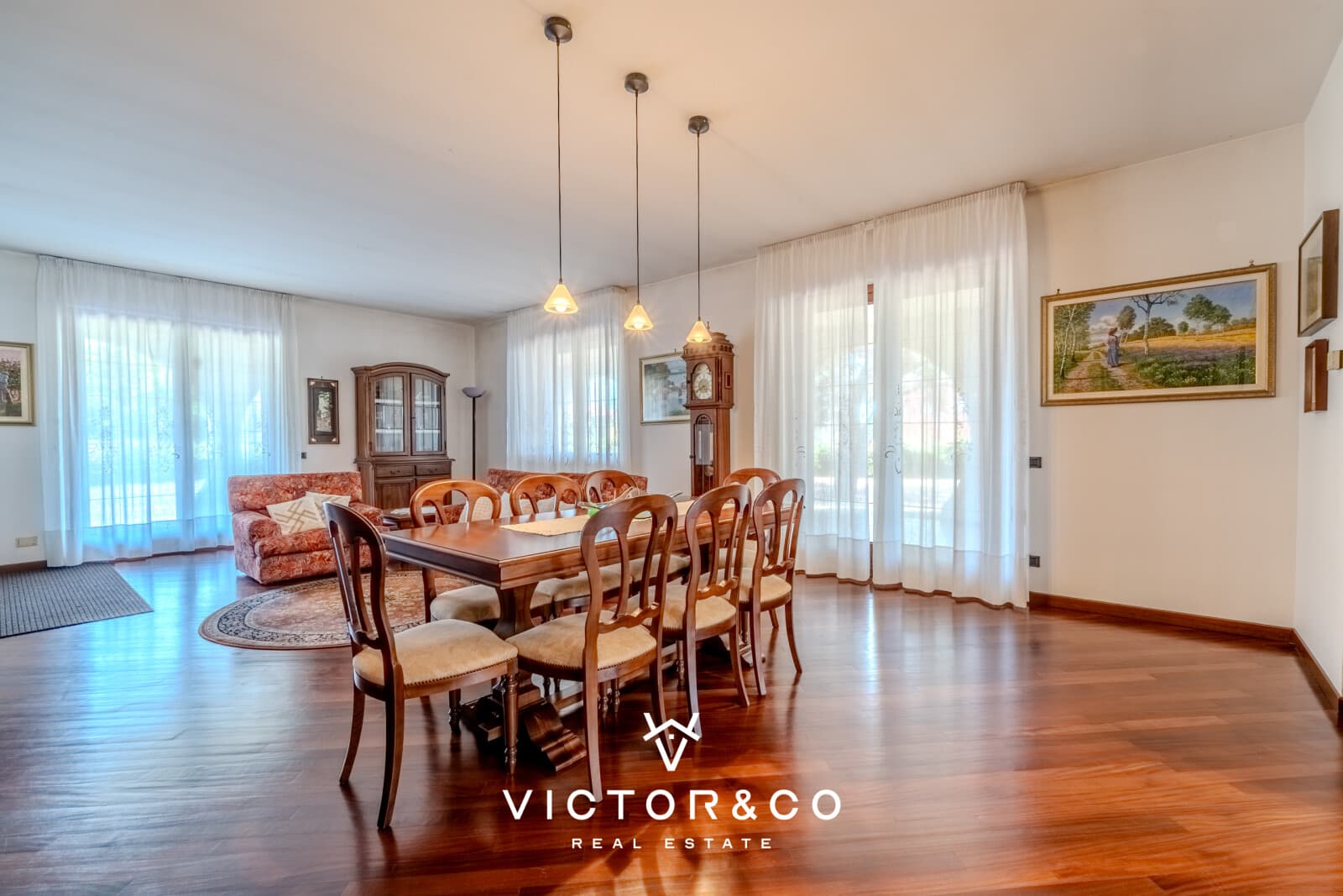 Sala da pranzo con parquet, villa a Momo